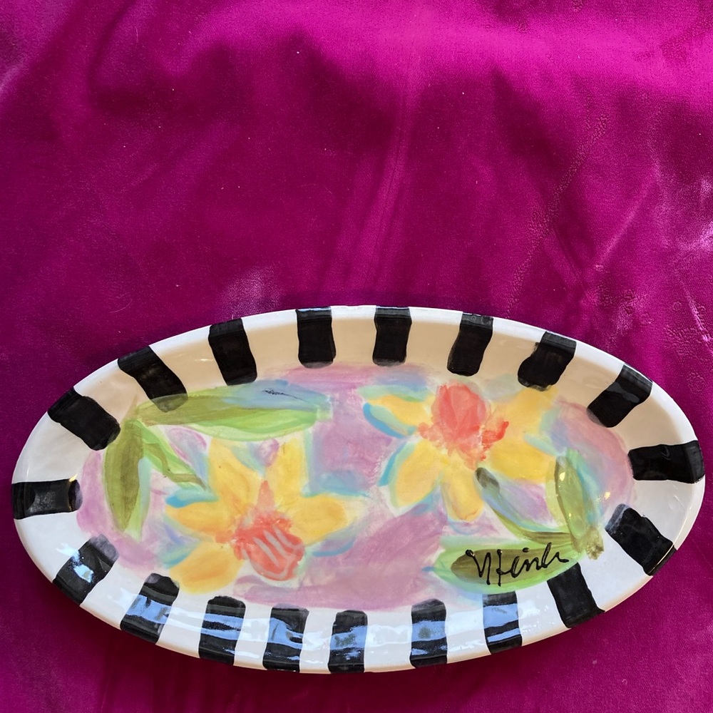 Handmade Ceramic Tray “Daffodils on Lavender “ original design 10.5”x5.5” - Picture 2 of 11